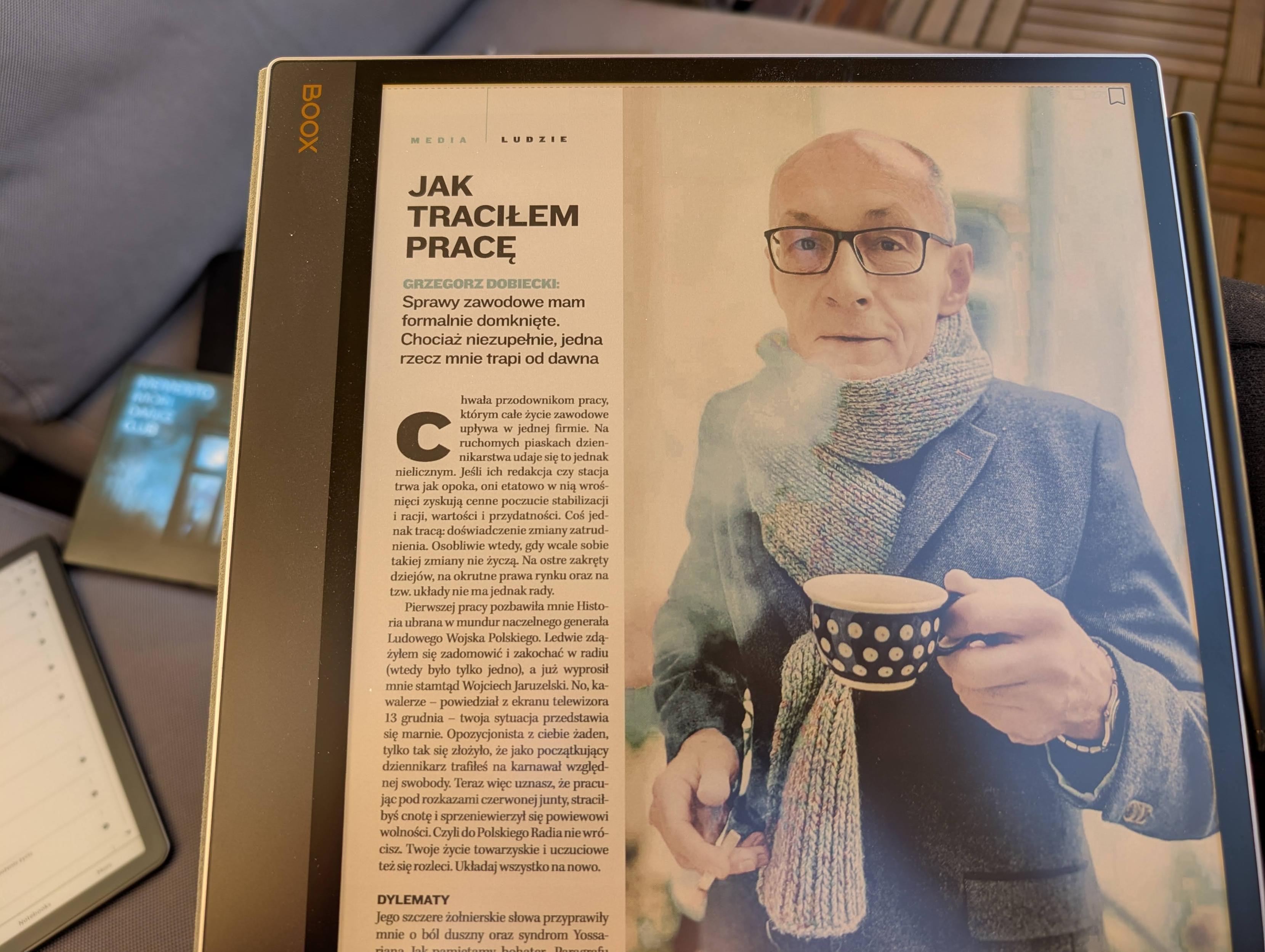 Fragment artykułu Grzegorza Dobieckiego z magazynu Press na dużym 13-calowym czytniku.