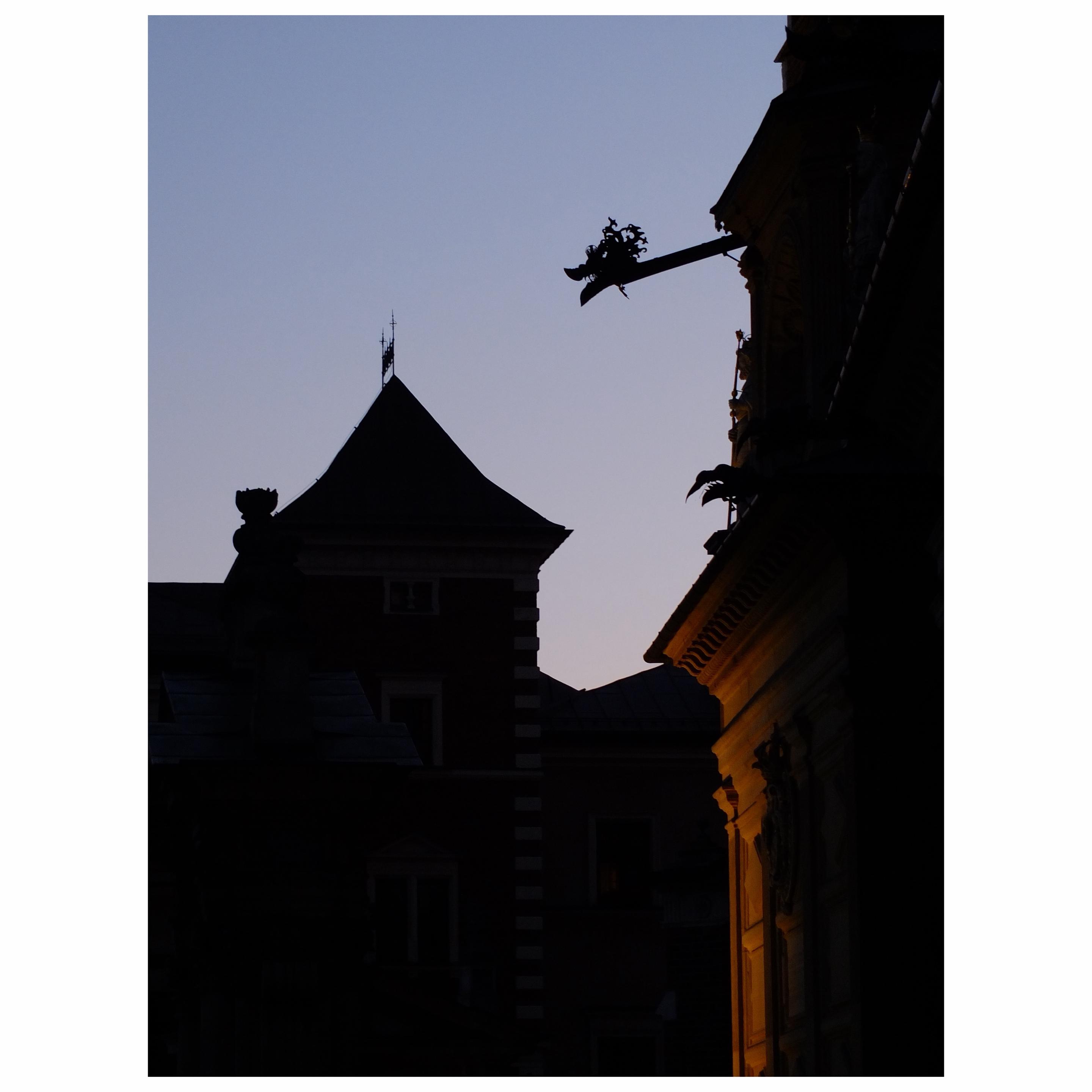 Wawel po zachodzie Słońca.